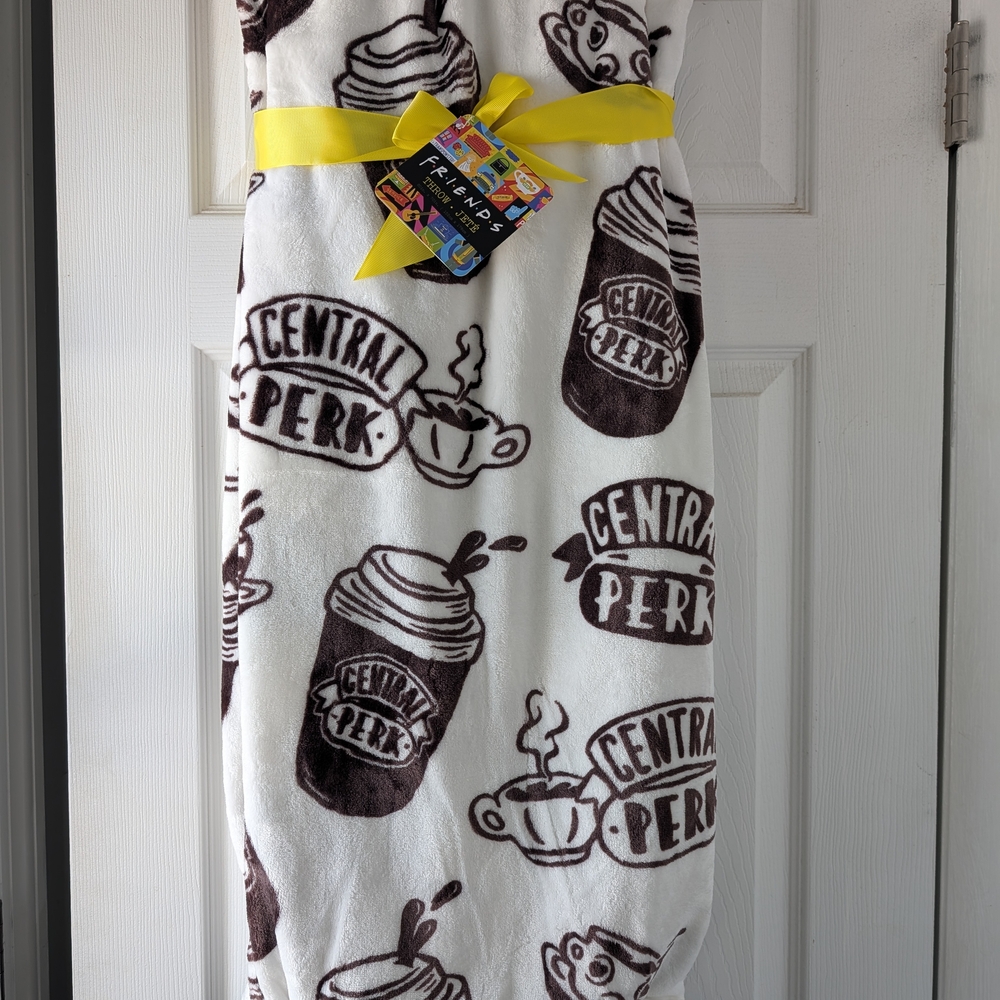 F.R.I.E.N.D.S. "Central Perk" Themed 60" x 70" Throw Blanket NWT